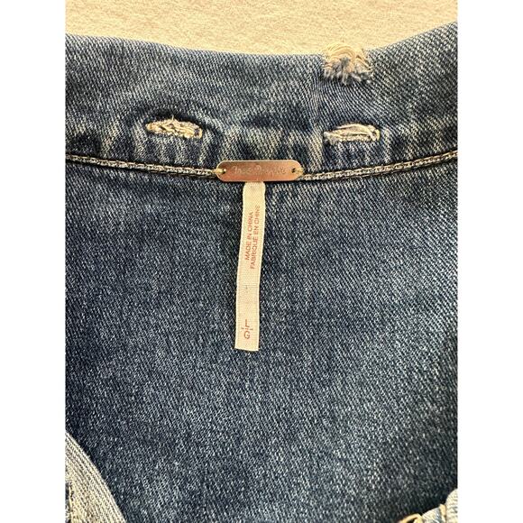 Free People Denim Distressed Jacket sz Large - Picture 4 of 4